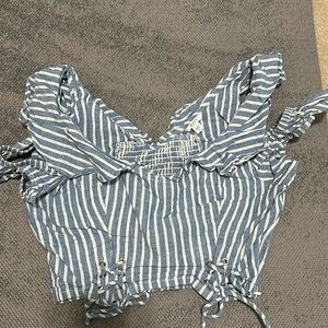 Guess size small crop top